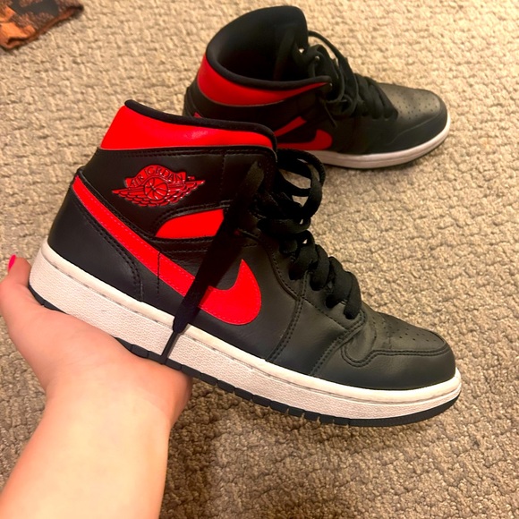 Air Jordan 1’s high top - Picture 1 of 4